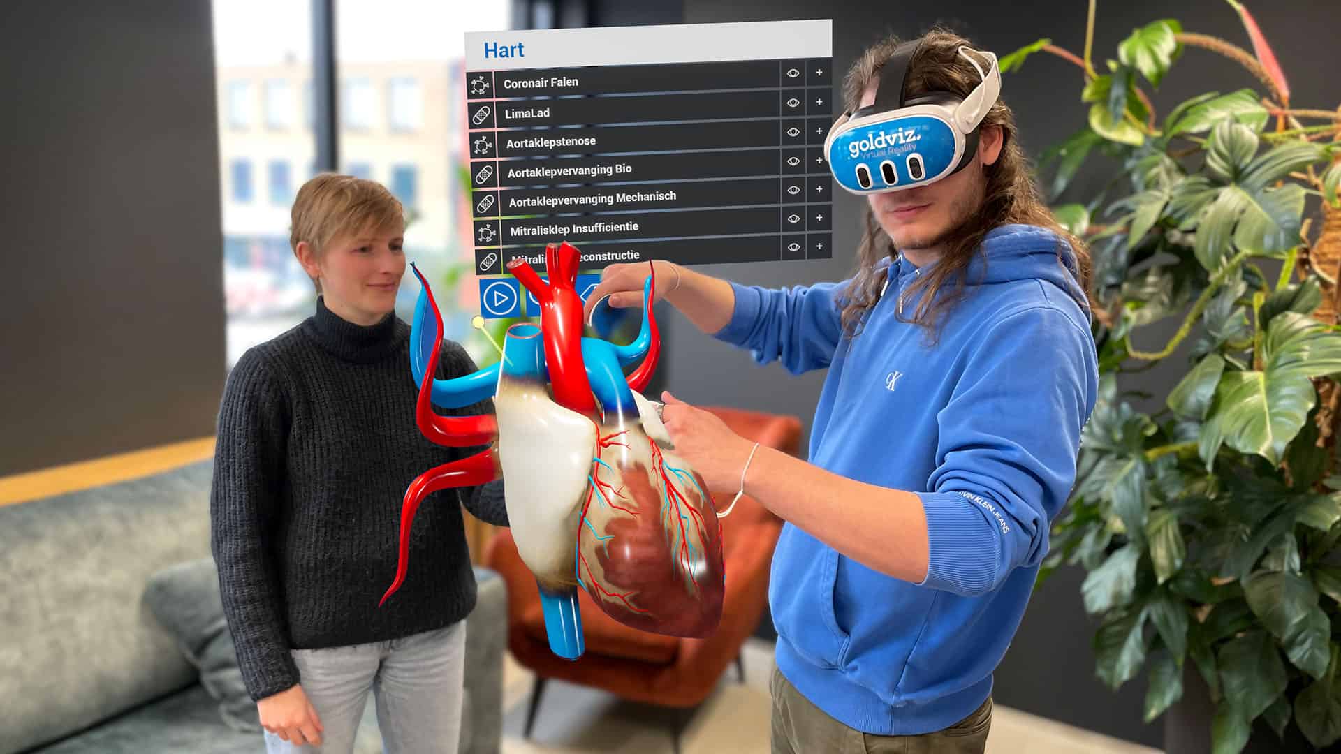 Vraag vandaag je gratis Anatomie VR Training demo aan! Net als de twee studenten met de Meta Quest 3 vr bril kun ook jij de Anatomie VR Training Ervaren!